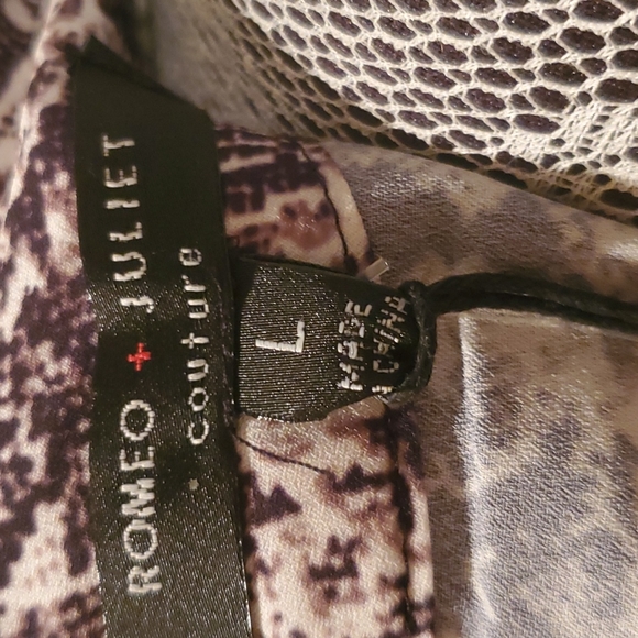 SOLD 🚫 Romeo & Juliet Couture Snake Print Long Sleeve Top sz L - Picture 8 of 11